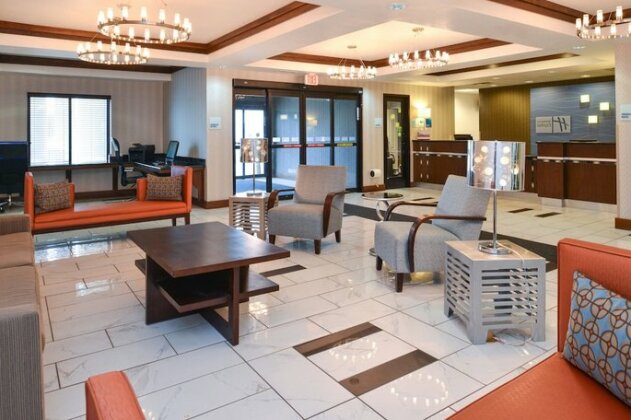 Holiday Inn Express & Suites Greenfield - Photo5
