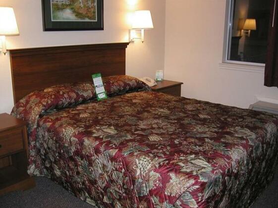 InTown Suites Greensboro Airport - Photo3