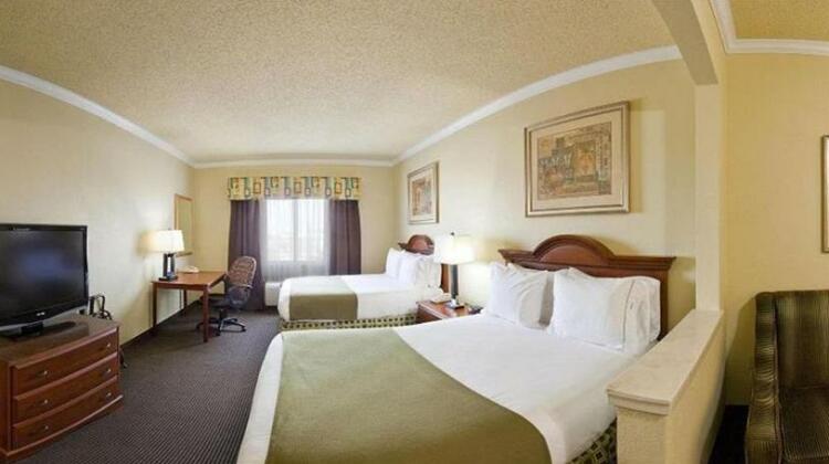 Holiday Inn Express and Suites Greenville - Photo2