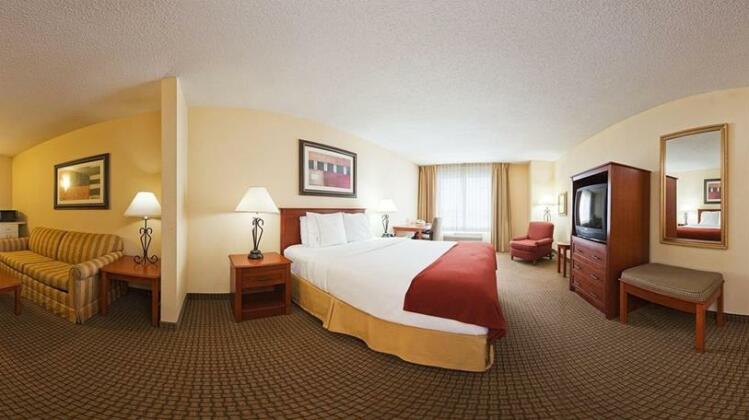 Holiday Inn Express and Suites Greenville - Photo4