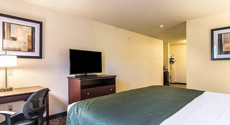 Cobblestone Hotel & Suites - Greenville - Photo4