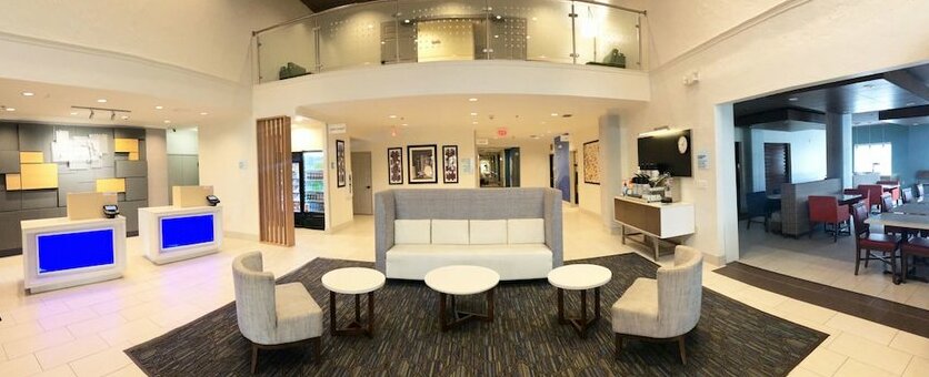 Holiday Inn Express Hotel & Suites Greenville - Photo3