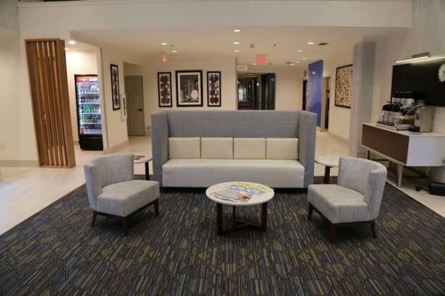 Holiday Inn Express Hotel & Suites Greenville - Photo5