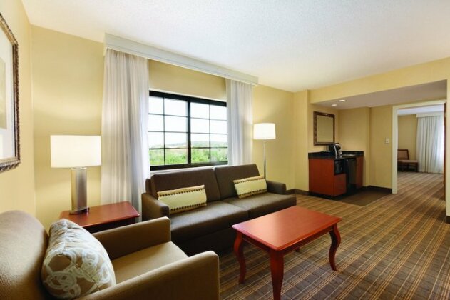 Embassy Suites Greenville Golf Resort & Conference Center - Photo4