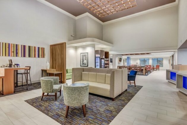 Holiday Inn Express & Suites Greenville Airport - Photo3