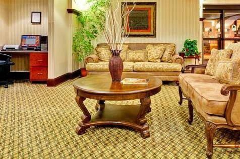 Holiday Inn Express & Suites - Greenwood - Photo4