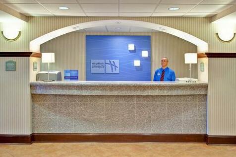 Holiday Inn Express & Suites - Greenwood - Photo5