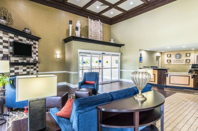 Comfort Inn & Suites Greenwood - Photo5