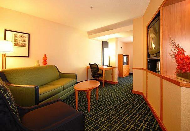 Fairfield Inn & Suites by Marriott Greenwood - Photo5