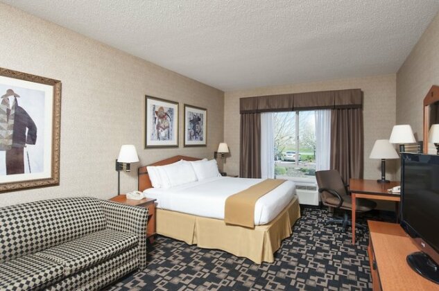 Holiday Inn Express Hotel & Suites Greenwood - Photo4
