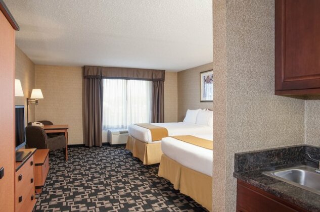 Holiday Inn Express Hotel & Suites Greenwood - Photo5