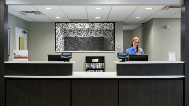 Candlewood Suites Grove City - Outlet Center - Photo4