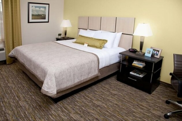 Candlewood Suites Grove City - Outlet Center - Photo5