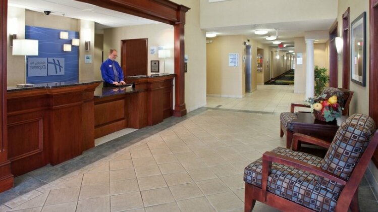 Holiday Inn Express Grove City - Premium Outlet Mall - Photo2