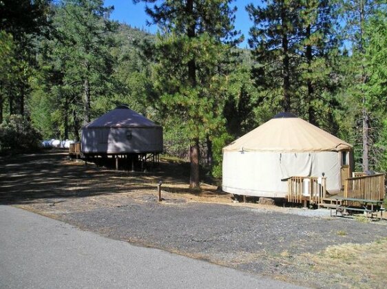 Yosemite Lakes Hillside Yurt 3 - Photo2