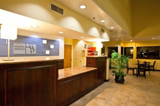 Holiday Inn Express Grover Beach-Pismo Beach Area - Photo4