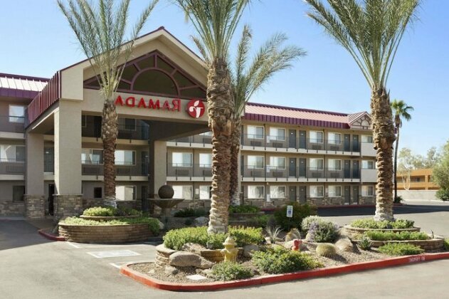 Ramada by Wyndham Tempe At Arizona Mills Mall Hotel - Photo2