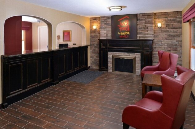Red Roof Inn PLUS+ & Suites Guilford - Photo4
