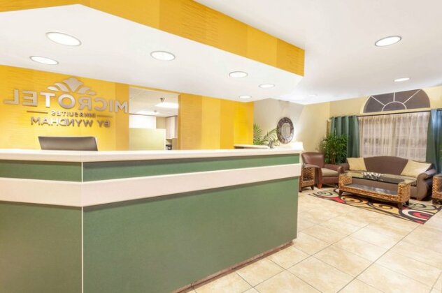 Microtel Inn & Suites by Wyndham Gulf Shores - Photo2