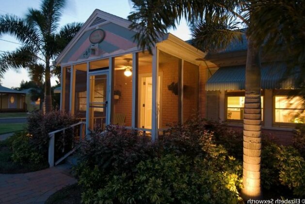 2 Bedroom - Palm Cottage Pets Waterfront District