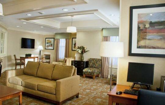 Holiday Inn Express & Suites Amherst-Hadley - Photo4