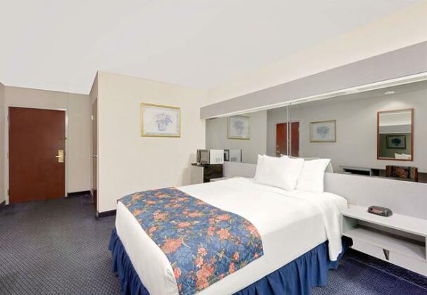 Microtel Inn and Suites Hagerstown - Photo4
