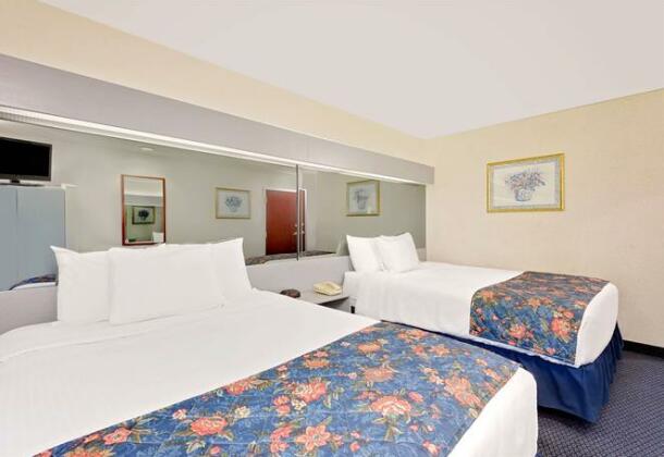 Microtel Inn and Suites Hagerstown - Photo5