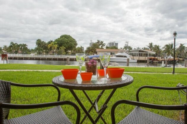 Comfortable 1BD Apartment with Water View in Hallandale Beach - Photo4