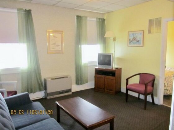 Colonial Motel Suites - Photo3