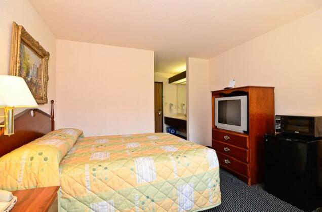 Western Inn & Suites Hampton - Photo2