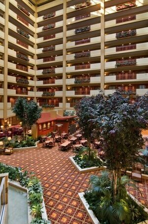 Embassy Suites Hampton Roads - Hotel Spa and Convention Center - Photo3
