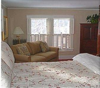 The Trumbull House Bed and Breakfast - Photo3