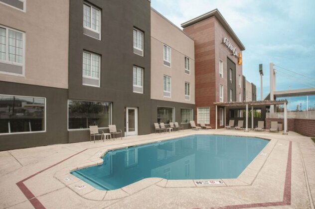 La Quinta Inn & Suites Cumberland - Harrisburg - Photo2