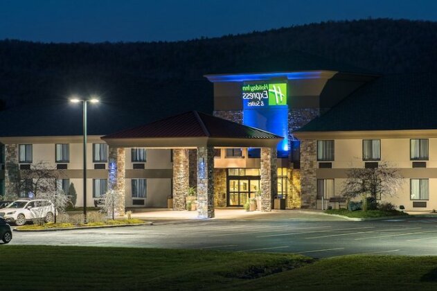 Holiday Inn Express Hotel & Suites Cooperstown - Photo2