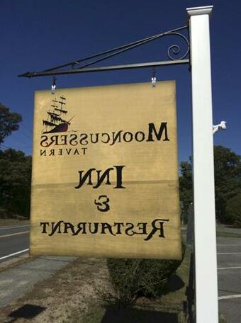 Mooncussers Tavern Inn and Restaurant - Photo2