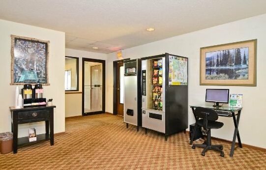 AmeriVu Inn and Suites Hayward - Photo4