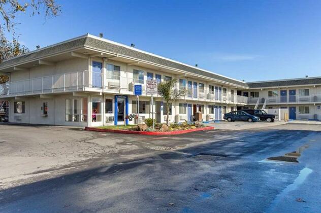 Motel 6 Hayward - Photo2