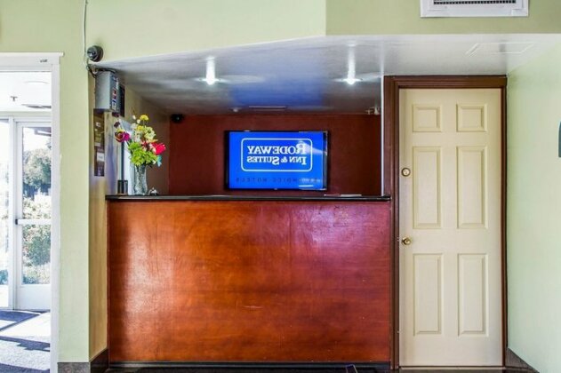 Rodeway Inn & Suites Hayward - Photo4