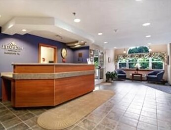 Microtel Inn & Suites by Wyndham Hazelton Bruceton Mills - Photo2