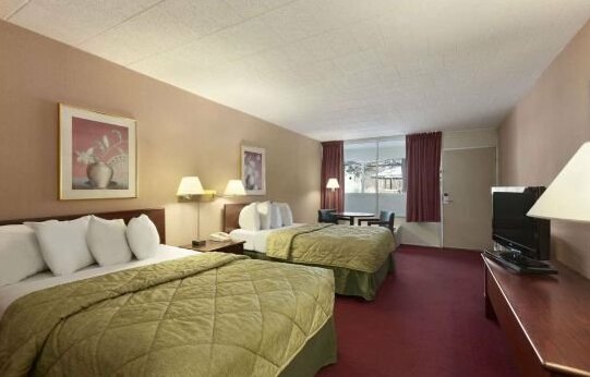 Red Carpet Inn & Suites Hazle Township - Photo3