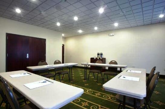 Budgetel Inn and Suites Hearne - Photo4