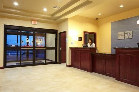 Holiday Inn Express & Suites Hearne - Photo2