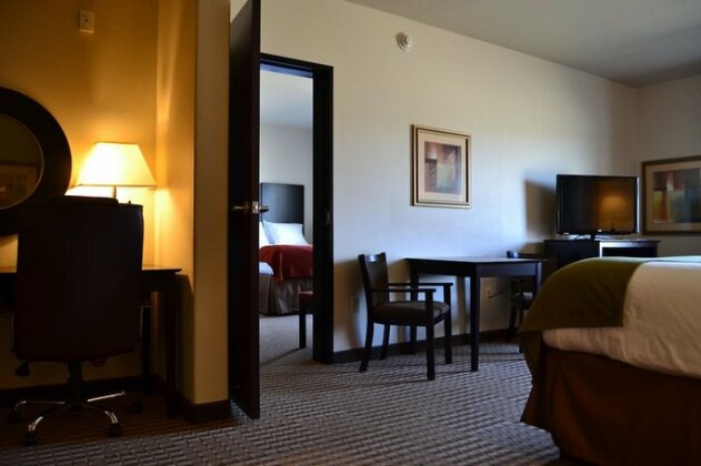 Holiday Inn Express and Suites Heber Springs - Photo4
