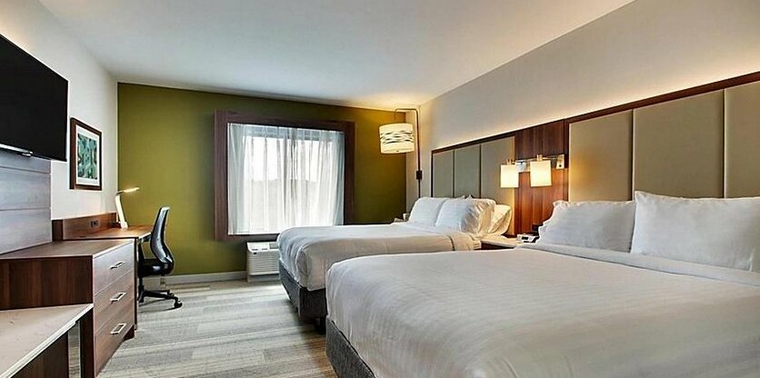 Holiday Inn Express & Suites Helen - Photo2
