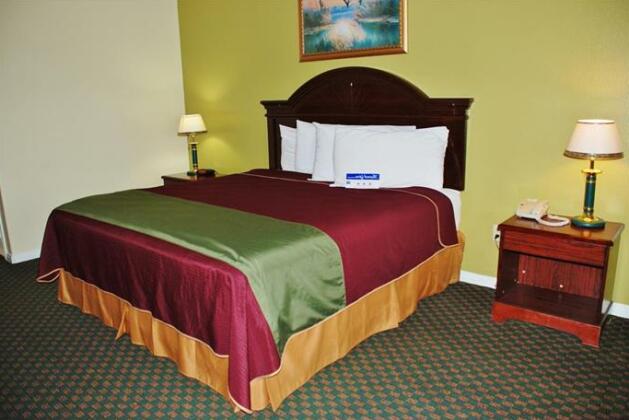 Americas Best Value Inn & Suites Hempstead - Photo5