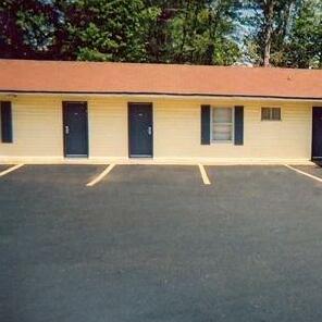 College Inn Motel Henderson Tennessee - Photo2