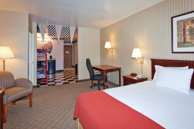 Holiday Inn Express Hotel & Suites - Henderson - Photo3
