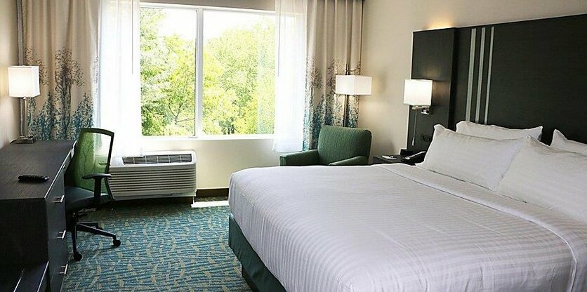 Holiday Inn Express & Suites - Hendersonville SE - Flat Rock