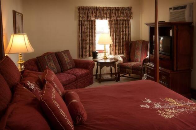 Crescent Lodge and Country Inn - Adults Only - Photo4