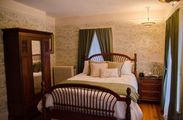 Grand Colonial Bed and Breakfast - Photo4